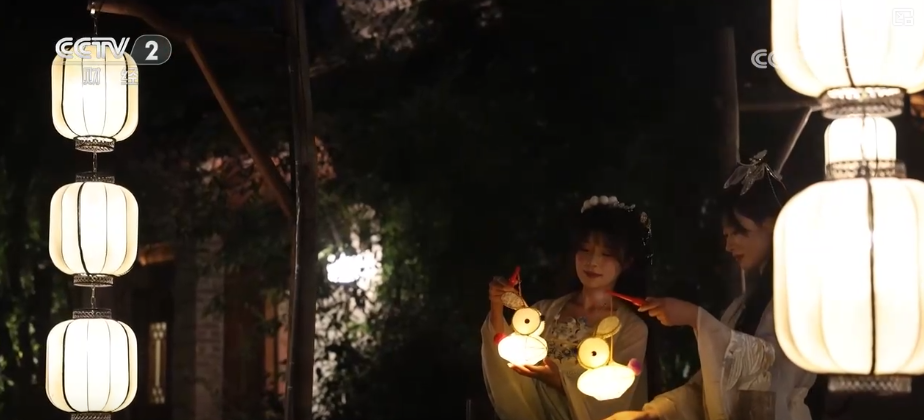 文旅市场热力十足 古典与现代撞出别样风情释放消费新活力